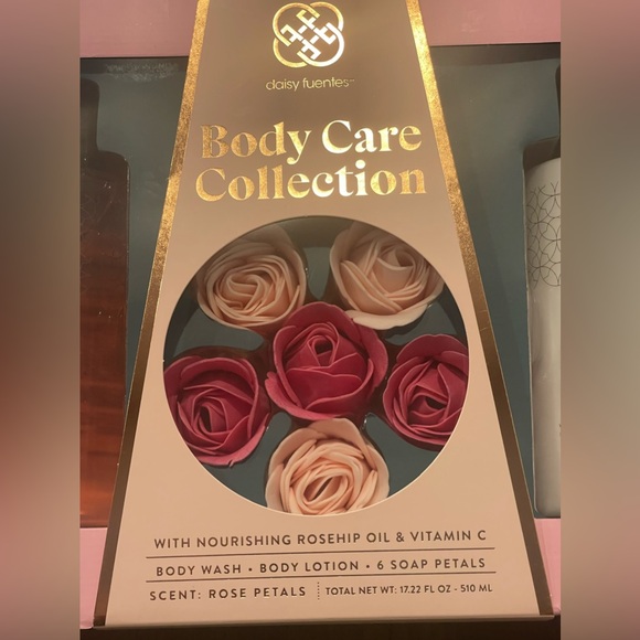 NEW Daisy Fuentes Women’s Body Care Collection Set Rose Petal Scent 6 Soap Petal - Picture 6 of 6